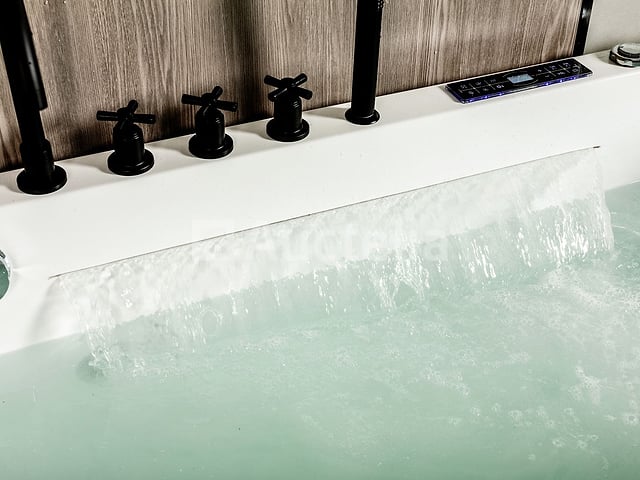 2 Persoons Whirlpool massagebad - half vrijstaand 180x75cm – foto 7 – kavel bij Auctelia, Tholen