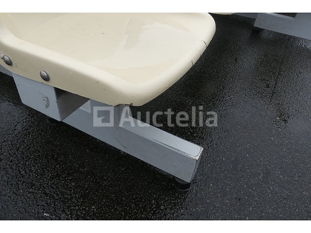 2 rekken met 4 wachtstoelen – foto 7 – kavel bij Auctelia, Merelbeke-Melle