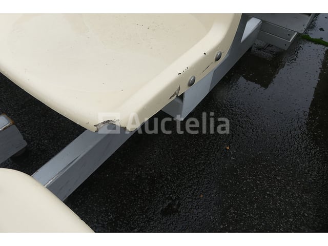 2 rekken met 4 wachtstoelen – foto 9 – kavel bij Auctelia, Merelbeke-Melle