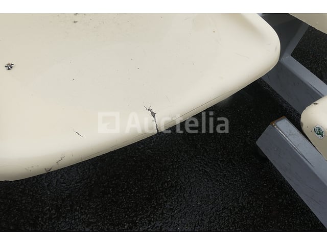 2 rekken met 4 wachtstoelen – foto 8 – kavel bij Auctelia, Merelbeke-Melle
