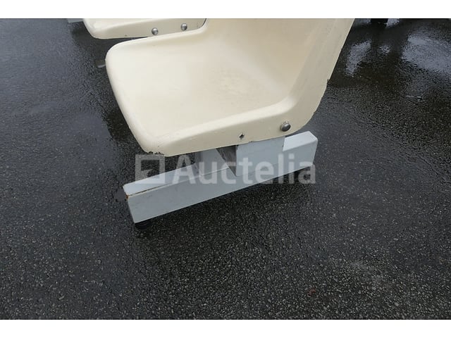 2 rekken met 6 wachtplaatsen – foto 4 – kavel bij Auctelia, Merelbeke-Melle
