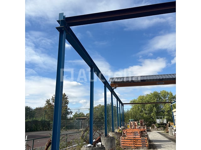 2 T Munck bovenliggende kraan met zijn structuur – foto 5 – kavel bij Auctelia, Gembloux