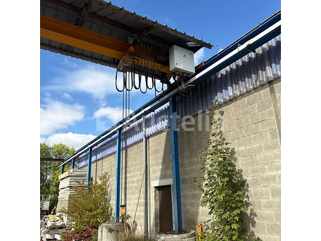 2 T Munck bovenliggende kraan met zijn structuur – foto 3 – kavel bij Auctelia, Gembloux