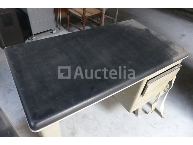 2 Vintage Metalen Bureaus – foto 6 – kavel bij Auctelia, Charleroi