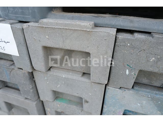 20 composietbases voor bouwbarrières type Heras – foto 3 – kavel bij Auctelia, Machelen