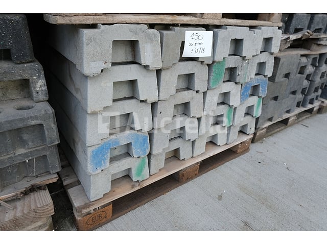 20 composietbases voor Heras-constructiebarrières – foto 2 – kavel bij Auctelia, Machelen