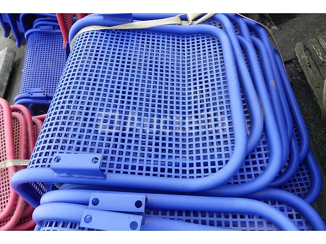 24 metalen stoelen voor wachtstoel – foto 3 – kavel bij Auctelia, Merelbeke-Melle