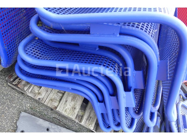 24 metalen stoelen voor wachtstoel – foto 2 – kavel bij Auctelia, Merelbeke-Melle