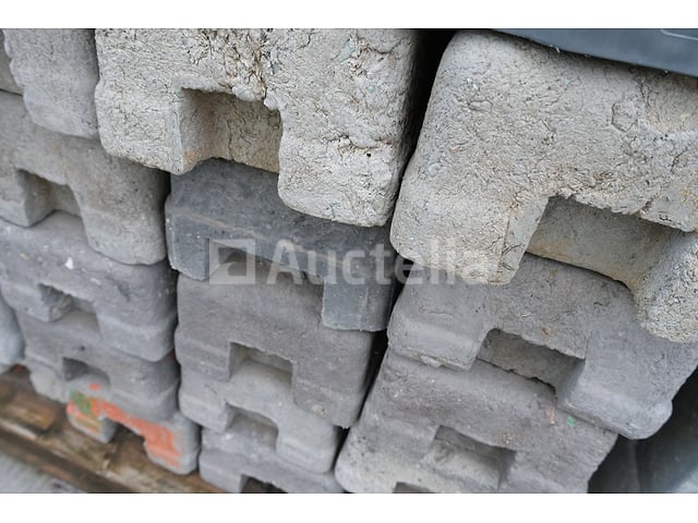 25 composietbases voor Heras-constructiebarrières – foto 3 – kavel bij Auctelia, Machelen