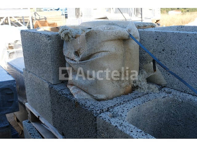 26 Enkele betonnen bushels – foto 2 – kavel bij Auctelia, Paliseul