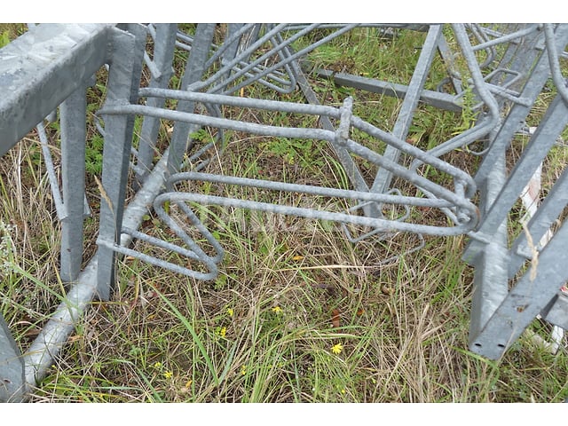 3 Dubbelzijdige rekken - fietsenparkering – foto 9 – kavel bij Auctelia, Merelbeke-Melle