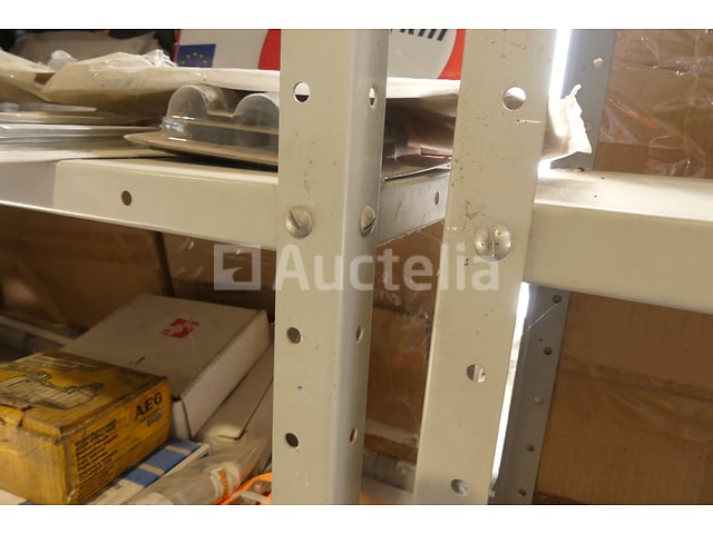 3 metalen planken – foto 3 – kavel bij Auctelia, Binche