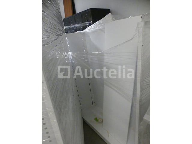 3 metalen plankkasten – foto 3 – kavel bij Auctelia, Saint-Gilles