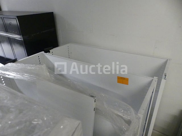 3 metalen plankkasten – foto 2 – kavel bij Auctelia, Saint-Gilles