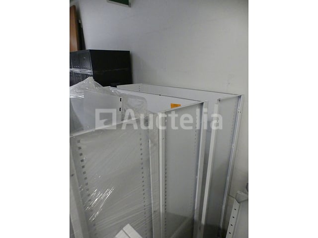 3 metalen plankkasten – kavel bij Auctelia, Saint-Gilles
