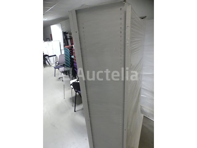 3 metalen plankkasten – foto 3 – kavel bij Auctelia, Saint-Gilles
