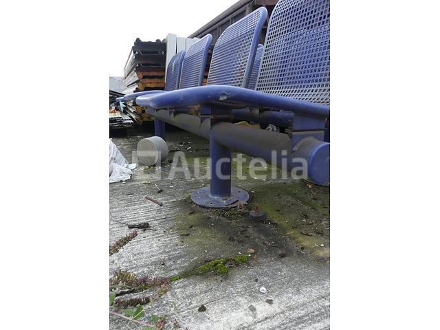 3 metalen steunen met 4 wachtstoelen – foto 4 – kavel bij Auctelia, Merelbeke-Melle