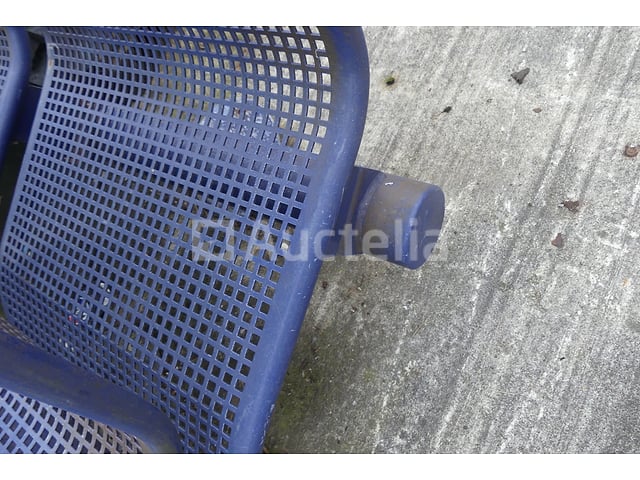 3 metalen steunen met 4 wachtstoelen – foto 7 – kavel bij Auctelia, Merelbeke-Melle