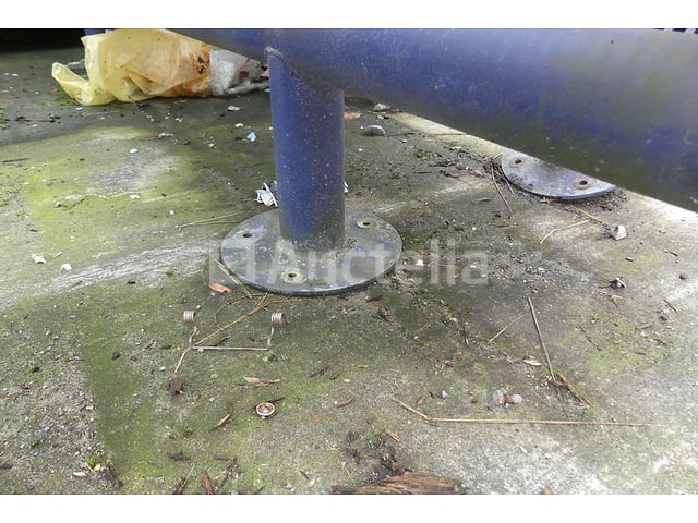 3 metalen steunen met 4 wachtstoelen – foto 6 – kavel bij Auctelia, Merelbeke-Melle