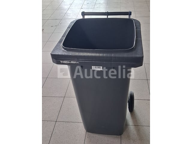 3 plastic bakken van 100 liter – foto 2 – kavel bij Auctelia, Charleroi