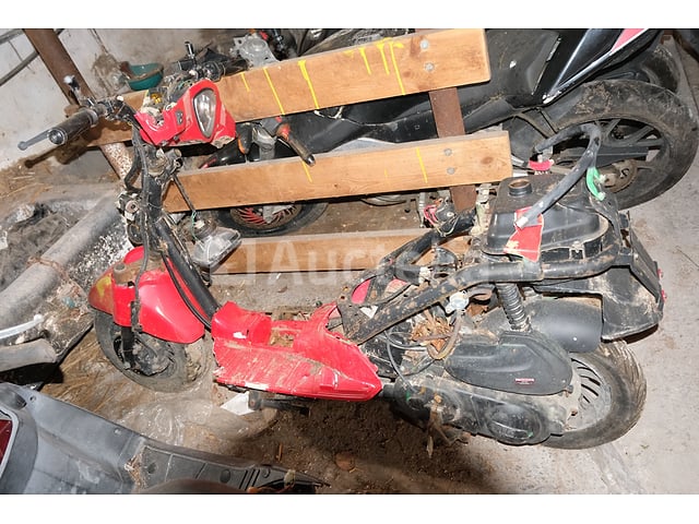 3 scooter (voor onderdelen) – foto 2 – kavel bij Auctelia, Ottignies-Louvain-la-Neuve