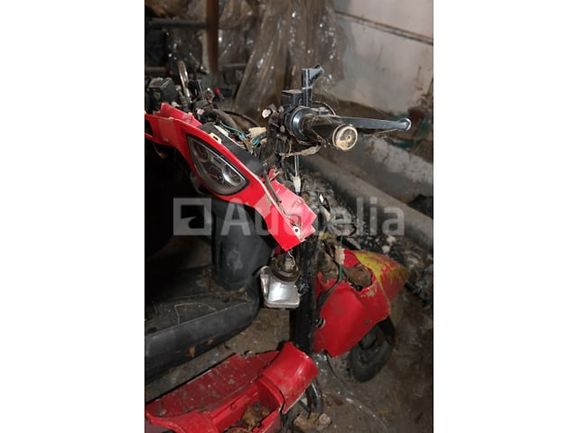 3 scooter (voor onderdelen) – foto 7 – kavel bij Auctelia, Ottignies-Louvain-la-Neuve