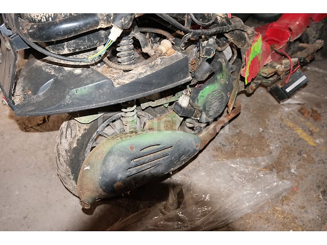 3 scooter (voor onderdelen) – foto 6 – kavel bij Auctelia, Ottignies-Louvain-la-Neuve