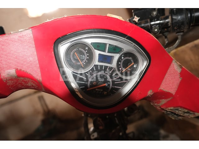 3 scooter (voor onderdelen) – foto 3 – kavel bij Auctelia, Ottignies-Louvain-la-Neuve