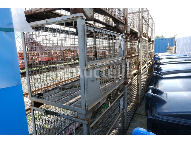 3 stapelbare metalen bakken – foto 3 – kavel bij Auctelia, Antwerpen