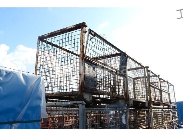 3 stapelbare metalen bakken – foto 2 – kavel bij Auctelia, Antwerpen