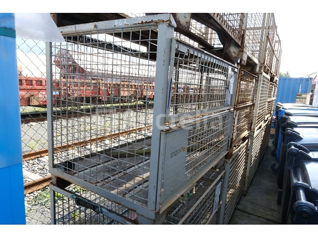 3 stapelbare metalen bakken – foto 7 – kavel bij Auctelia, Antwerpen