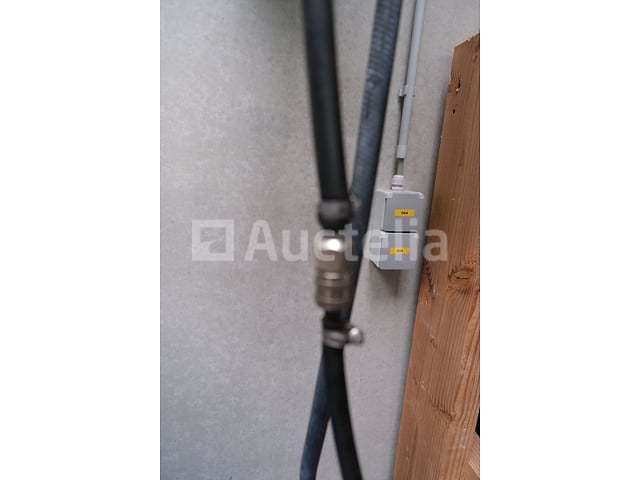 3 wandmonterde persluchtslanghaspels van Nedermann – foto 3 – kavel bij Auctelia, Nivelles