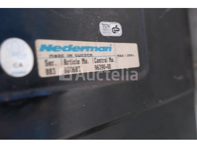 3 wandmonterde persluchtslanghaspels van Nedermann – foto 6 – kavel bij Auctelia, Nivelles