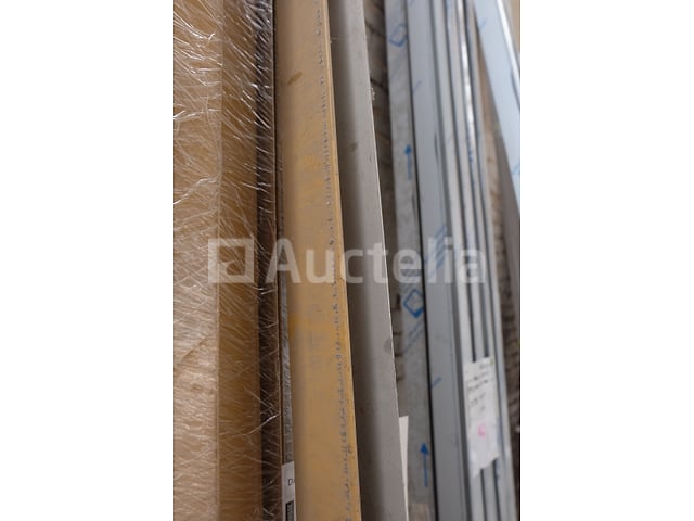 33 Neolife gelakte aluminium hoekprofielen – foto 4 – kavel bij Auctelia, Liège