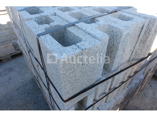 330 Hollow argex halve blokken – foto 6 – kavel bij Auctelia, Paliseul