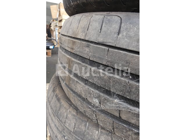 4 Banden – foto 8 – kavel bij Auctelia, Fauvillers