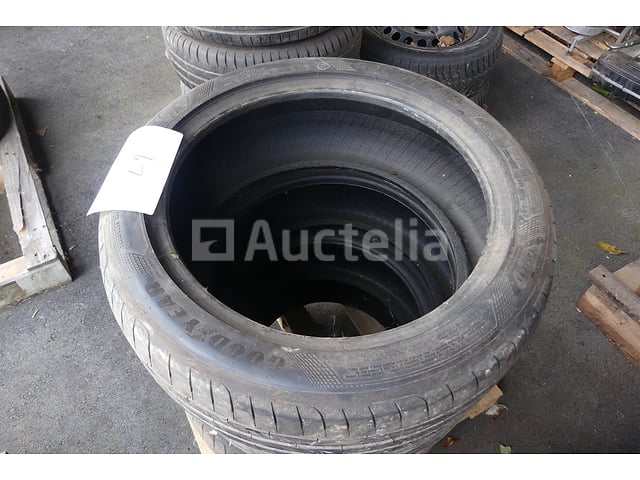 4 Banden – foto 2 – kavel bij Auctelia, Fauvillers