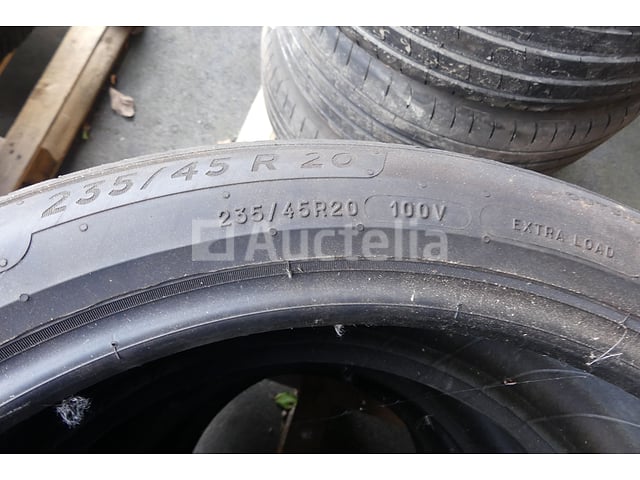 4 Banden – foto 4 – kavel bij Auctelia, Fauvillers