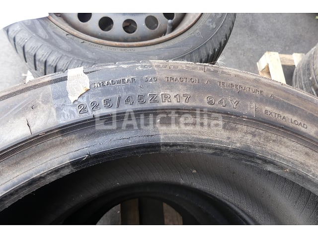 4 Banden – foto 4 – kavel bij Auctelia, Fauvillers