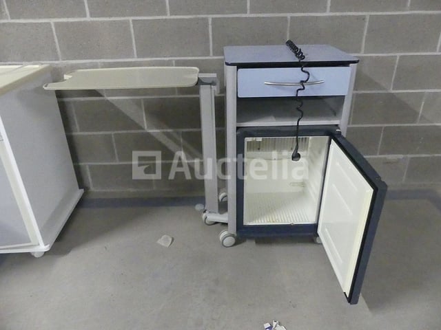 4 Diverse nachtkastjes – foto 3 – kavel bij Auctelia, Tournai