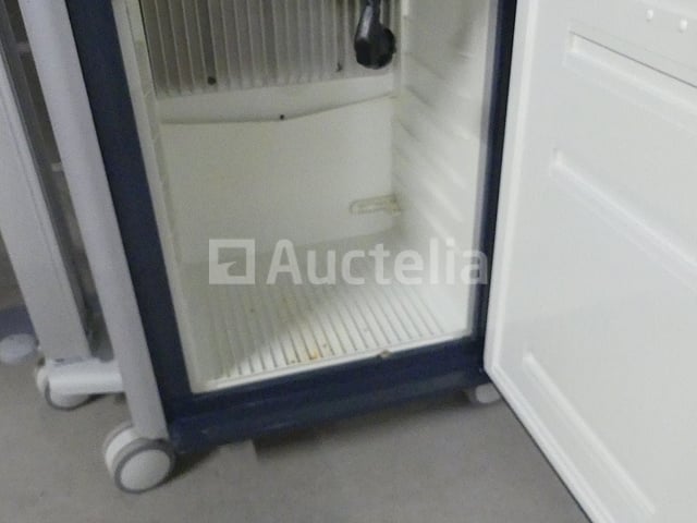 4 Diverse nachtkastjes – foto 4 – kavel bij Auctelia, Tournai