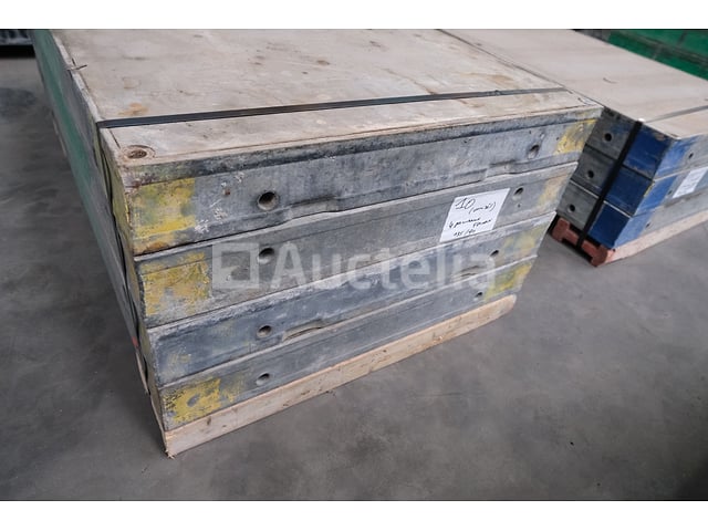 4 Framax 135X90 bekistingspanelen – foto 2 – kavel bij Auctelia, Machelen