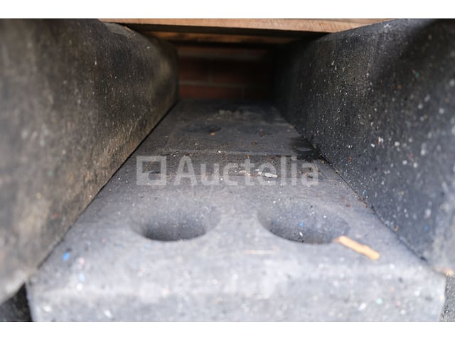 43 composietbases voor bouwbarrières type Heras – foto 5 – kavel bij Auctelia, Machelen