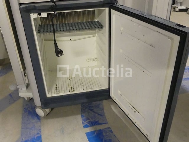 5 Haelvoet nachtkastjes – foto 3 – kavel bij Auctelia, Tournai