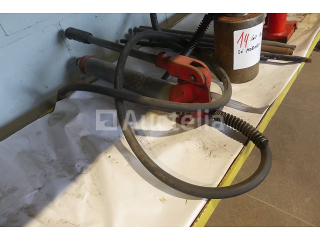 5 knikken – foto 2 – kavel bij Auctelia, Binche