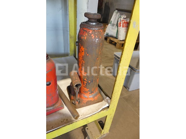 5 knikken – foto 6 – kavel bij Auctelia, Binche