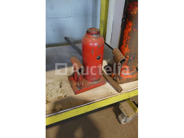 5 knikken – foto 5 – kavel bij Auctelia, Binche