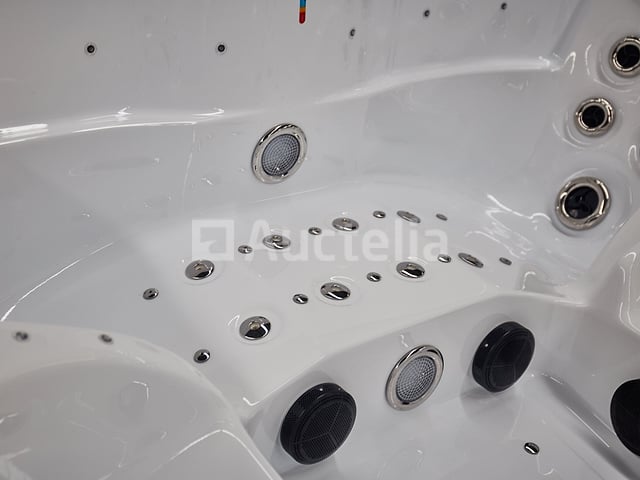 5 Persoons Outdoor Spa 208x208 cm - incl. 2 ligbedden - Wit bad / Naturel houten kleur zijkant – foto 3 – kavel bij Auctelia, Tholen