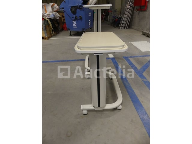 5-slaapkamer tafels (Lot 025 bis) – foto 2 – kavel bij Auctelia, Tournai