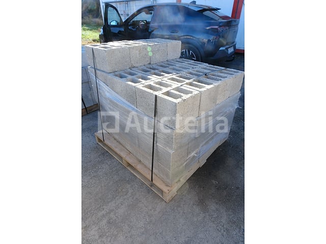 50 holle betonnen blokken – foto 2 – kavel bij Auctelia, Paliseul